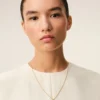 Halsband med hamrat ”2”-hänge i guldmässing Halsband med hamrat ”2”-hänge i guldmässing