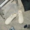 Mjuka sneakers i vitt ko-läder Mjuka sneakers i vitt ko-läder