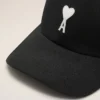 Svart Ami de Coeur Cap i bomull med filtplatta Svart Ami de Coeur Cap i bomull med filtplatta