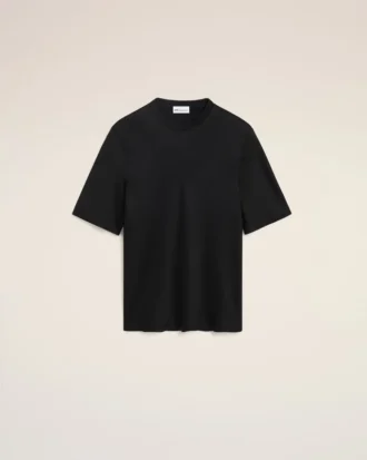 Svart satin-t-shirt med korta ärmar och ribbade detaljer
