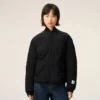 Svart vadderad jacka i nylon Svart vadderad jacka i nylon