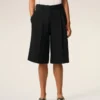 Svarta bermuda-shorts i ny ull med låg midja Svarta bermuda-shorts i ny ull med låg midja