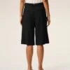 Svarta bermuda-shorts i ny ull med låg midja Svarta bermuda-shorts i ny ull med låg midja