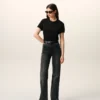 Svarta bomullsjeans med utsvängd passform Svarta bomullsjeans med utsvängd passform