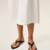 Svarta flip-flops i lammläder med spetsig tå Svarta flip-flops i lammläder med spetsig tå