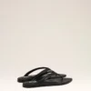 Svarta flip-flops i lammläder med spetsig tå Svarta flip-flops i lammläder med spetsig tå