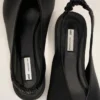 Svarta slingbacks i lammläder med spetsig tå Svarta slingbacks i lammläder med spetsig tå