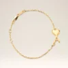 Tunt hamrat Ami de Coeur-armband i guldmässing Tunt hamrat Ami de Coeur-armband i guldmässing