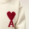 Vit Ami de Coeur Sweater i ull med rund hals Vit Ami de Coeur Sweater i ull med rund hals
