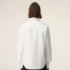Vit bomullsskjorta med broderat Ami de Coeur-märke Vit bomullsskjorta med broderat Ami de Coeur-märke
