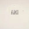 Vit bomullst-shirt med Ami Paris-tryck Vit bomullst-shirt med Ami Paris-tryck