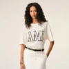 Vit bomullst-shirt med Ami Paris-tryck Vit bomullst-shirt med Ami Paris-tryck