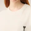 Vit bomullst-shirt med Place Des Victoires-tryck Vit bomullst-shirt med Place Des Victoires-tryck