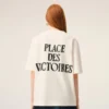 Vit bomullst-shirt med Place Des Victoires-tryck Vit bomullst-shirt med Place Des Victoires-tryck