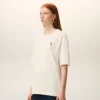 Vit bomullst-shirt med Place Des Victoires-tryck Vit bomullst-shirt med Place Des Victoires-tryck