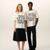 Vit bomullst-shirt med signaturtryck