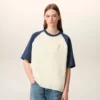 Vit och blå bomullströja med broderad Ami de Coeur-logotyp