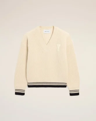 Vit ribbad ulltröja med V-ringning från Ami de Coeur Sweater