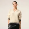 Vit ribbad ulltröja med V-ringning från Ami de Coeur Sweater Vit ribbad ulltröja med V-ringning från Ami de Coeur Sweater