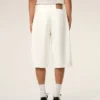 Vita, lösa bermuda-shorts i bomull